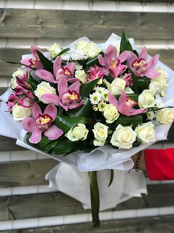 Букет цветов из: Розы и Хризантемы в Агрызе