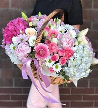 Композиция солнечный день в Агрызе Цветочная композиция из Розы, Хризантемы, Пионы и Лизиантусы в корзине в Агрызе