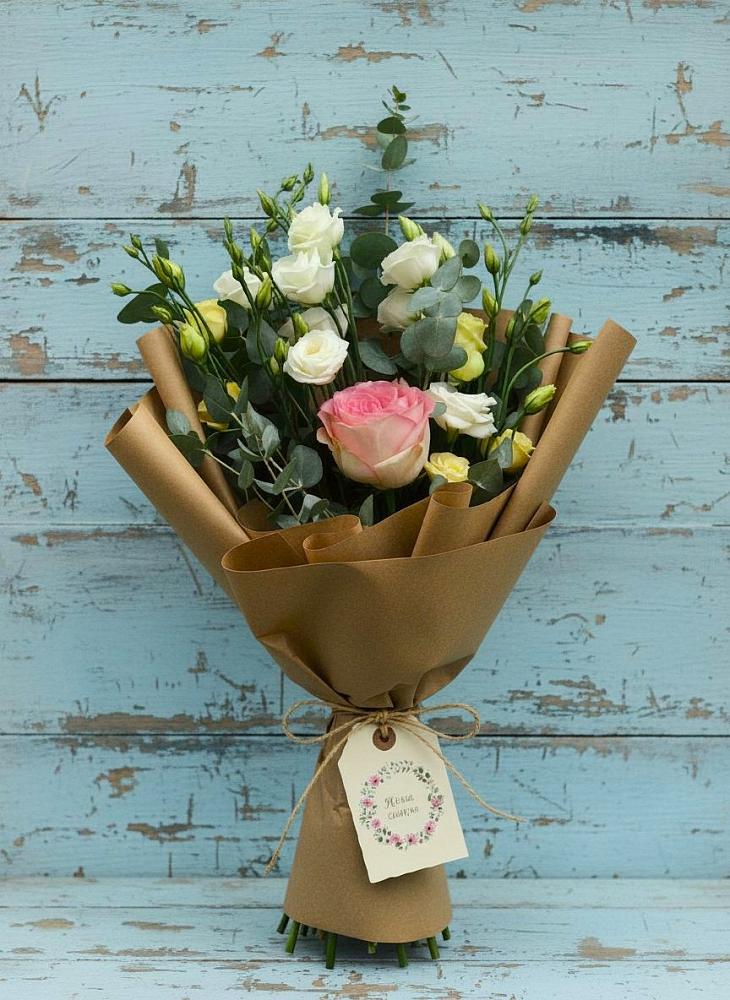 Букет цветов из: Розы и Лизиантусы в Агрызе