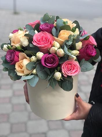 Цветочная композиция из Розы в шляпной коробке в Агрызе