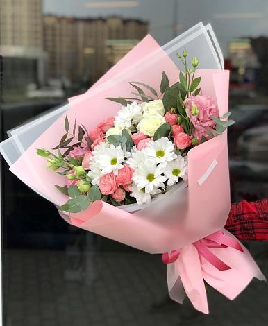 Букет цветов из: Розы, Лизиантусы и Хризантемы в Агрызе